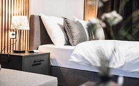 Vartan Lux Apt